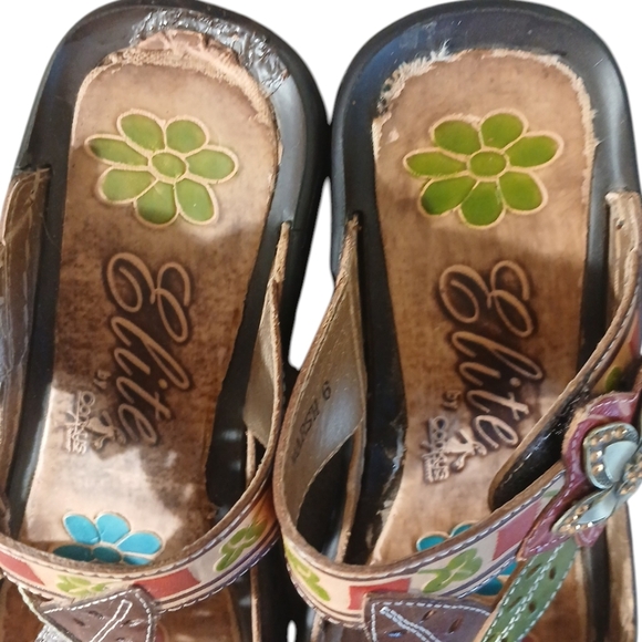 Elite by Corkys Marsh Tooled Colored Leather Sandals Size 6 Floral Slip-on Wedge - Picture 4 of 15